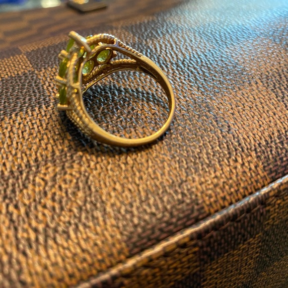 14kt Gold Cluster Peridot Ring Sz.8 - Picture 2 of 5